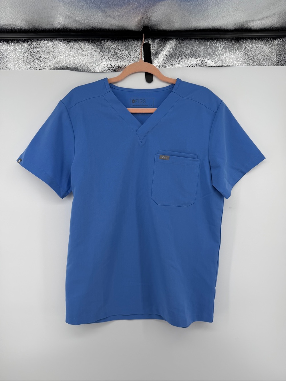 FIGS Active Medical Technical Collection Royal Blue Leon V-Neck Scrub Top SzS